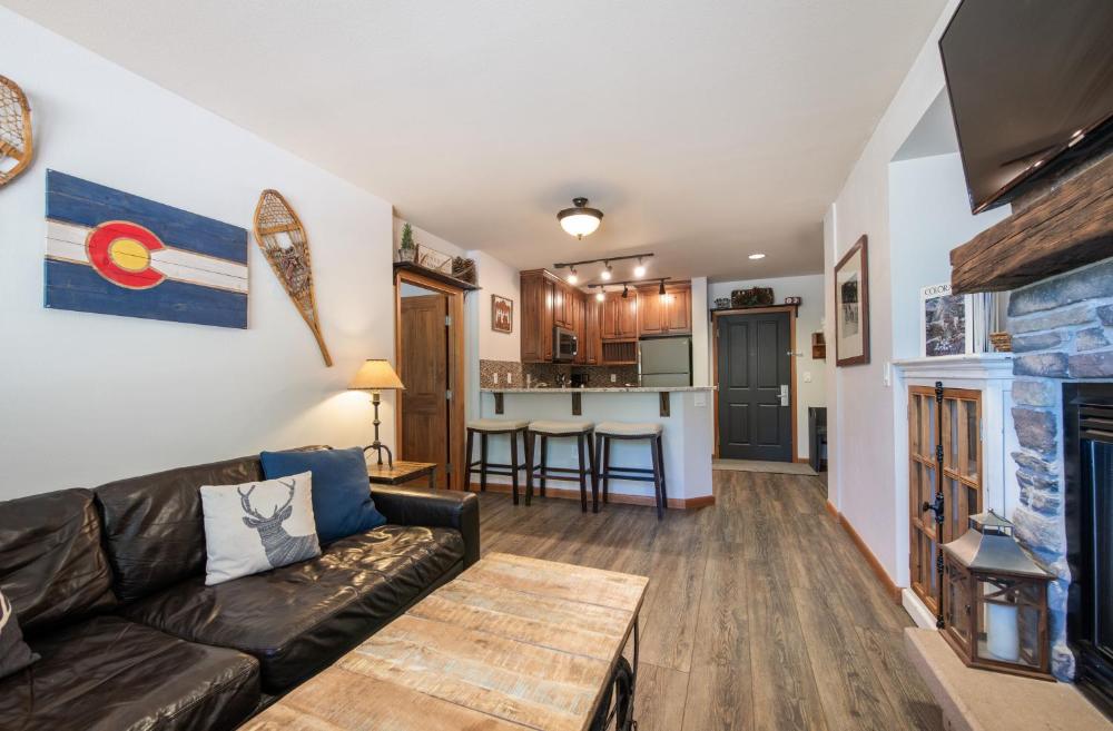 Cozy Lower Hughes View 2 BR Zephyr Mountain Lodge Condo with Ski Storage condo